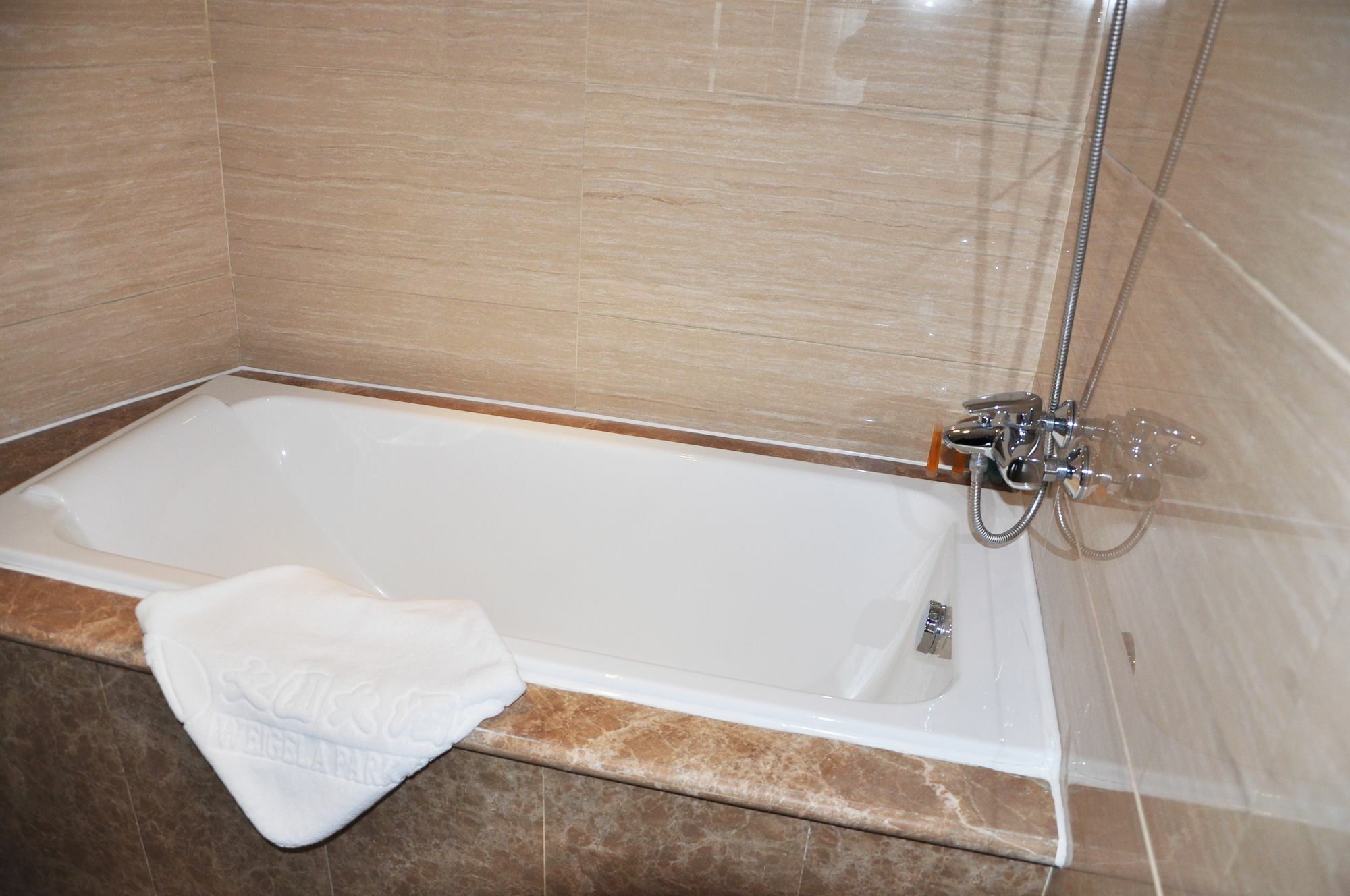 Dalian New Garden Hotel Екстер'єр фото